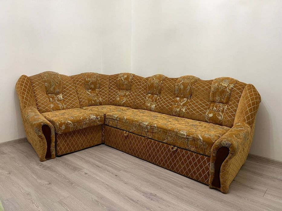 Продам кутовий диван в гарному стані, розміри 180х270, розкладний.
