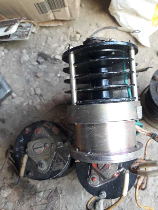 Угловий регулятор напруги УРН-423У3