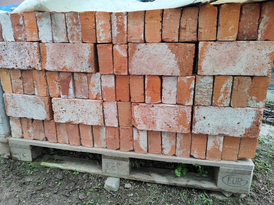 Cegła pełna  2 zł za sztuke