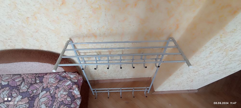 Вішалка в передпокій