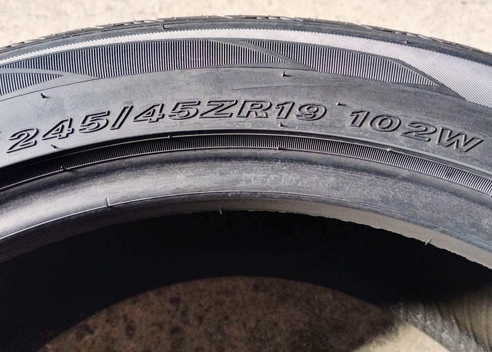 Шини літні R19 245/45 Nexen NFera SU4