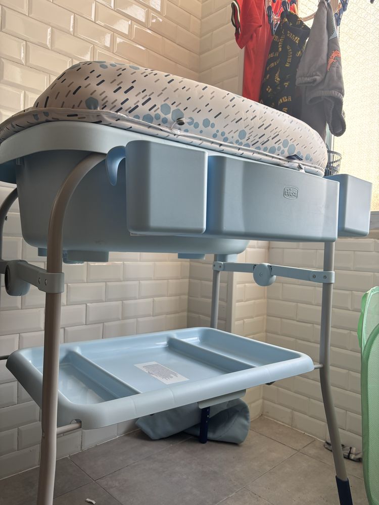 Chicco Banheira ergonomica para bebe com pernas e trocador