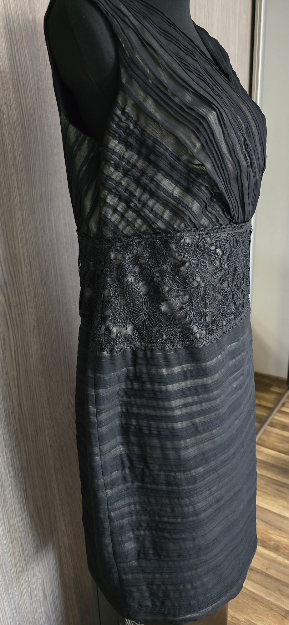 Nowa Śliczna Sukienka Czarna Z Koronką Jasną Podszewką Roz. 3XL/46/18