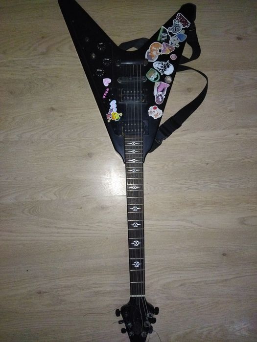 Електрогітара Stagg F300