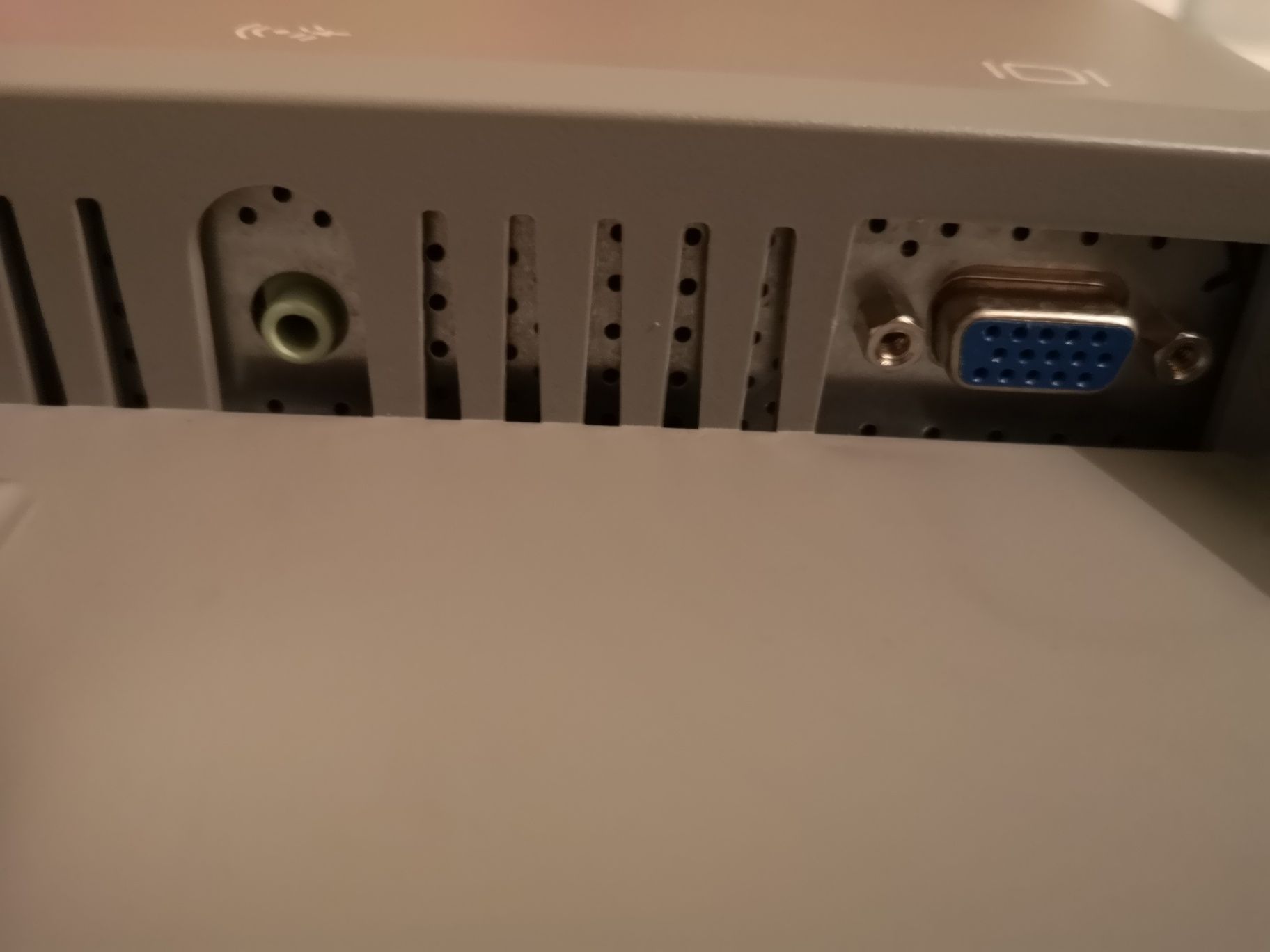 Monitor 17" HP com colunas som