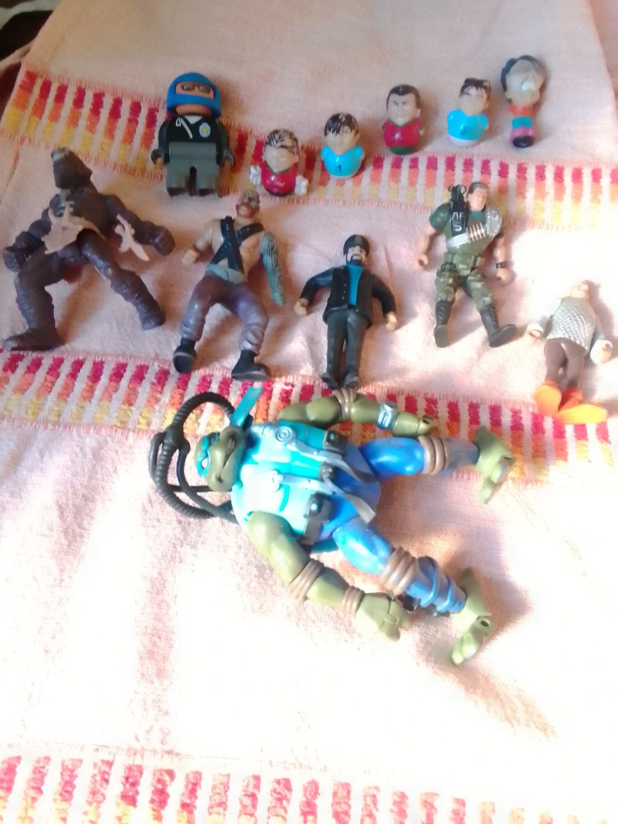 Figuras bonecos desde 1€ a 2€