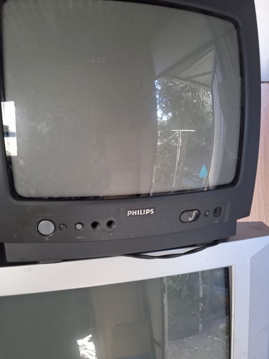 3 televisões antigas