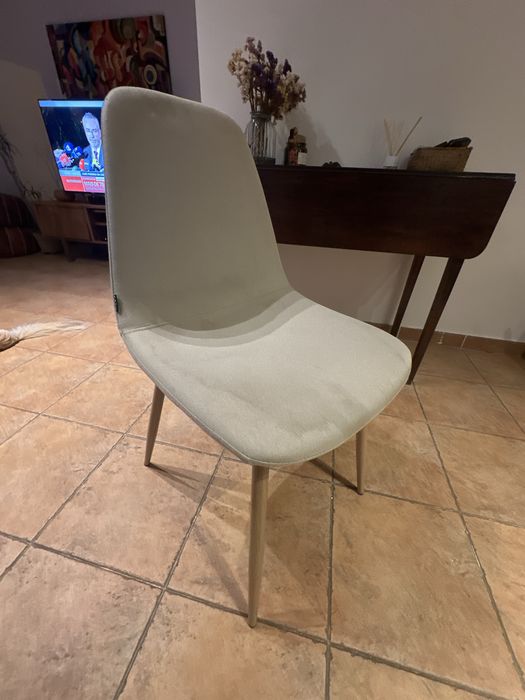 9 cadeiras em tecido