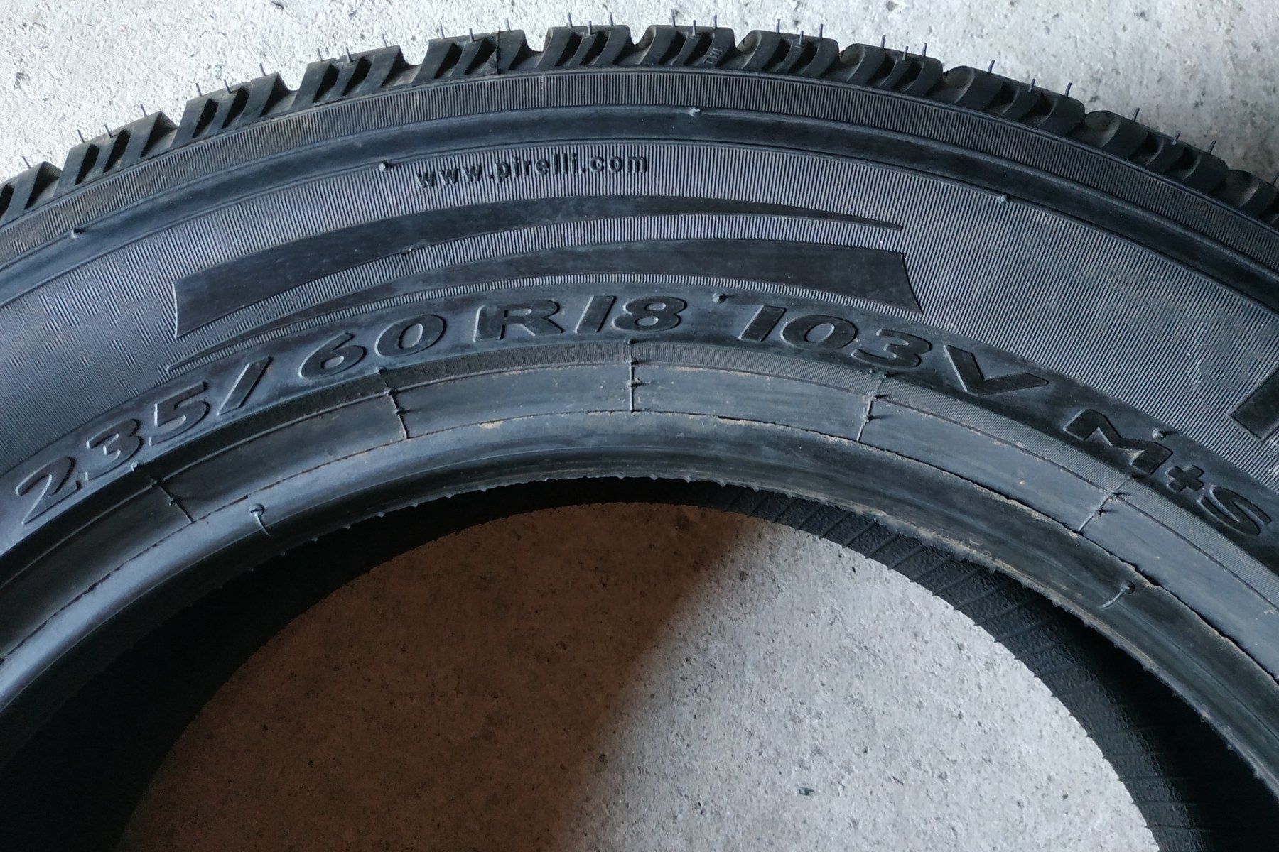 Шини б в всесезонні R18 235/60 Pirelli Scorpion Zero