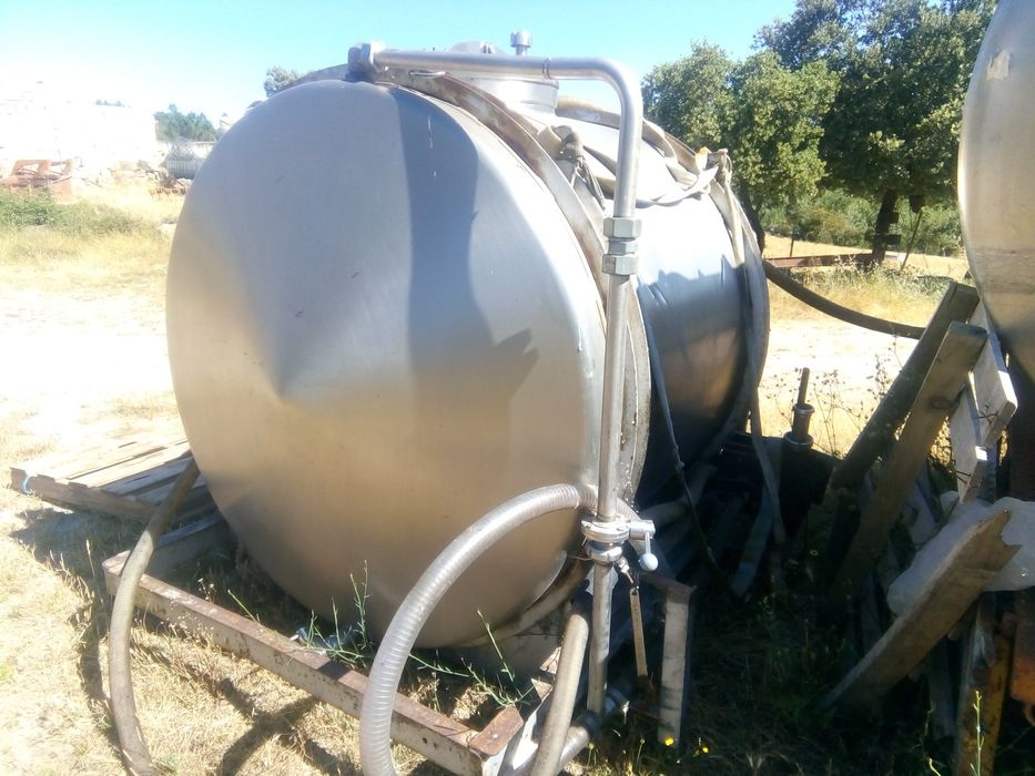 Cisterna inox capacidade 2400 litros