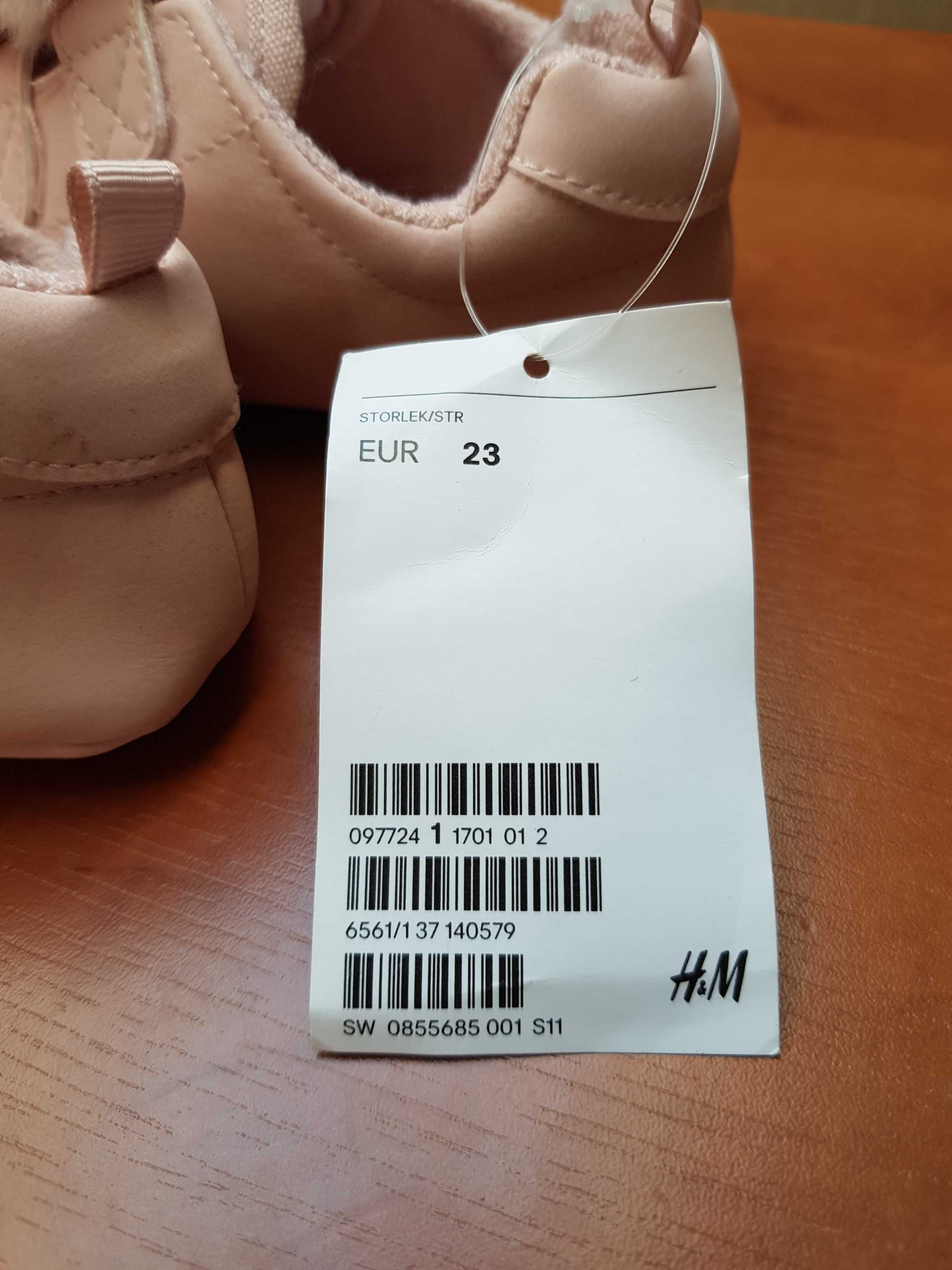 niechodki, kapciuszki z pomponikami nowe z metką H&M r.23