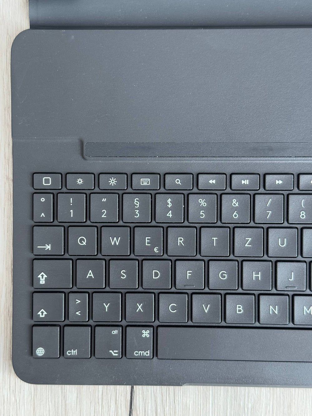 Чохол-клавіатура Logitech SLIM FOLIO для iPad (7-го покоління)