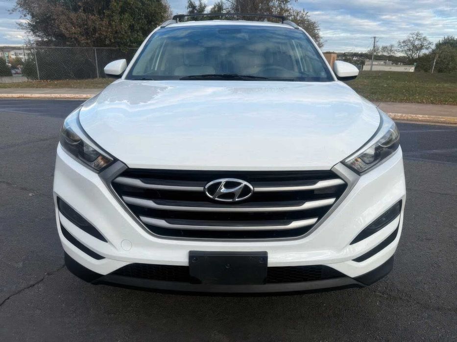 Hyundai Tucson SE      2017
