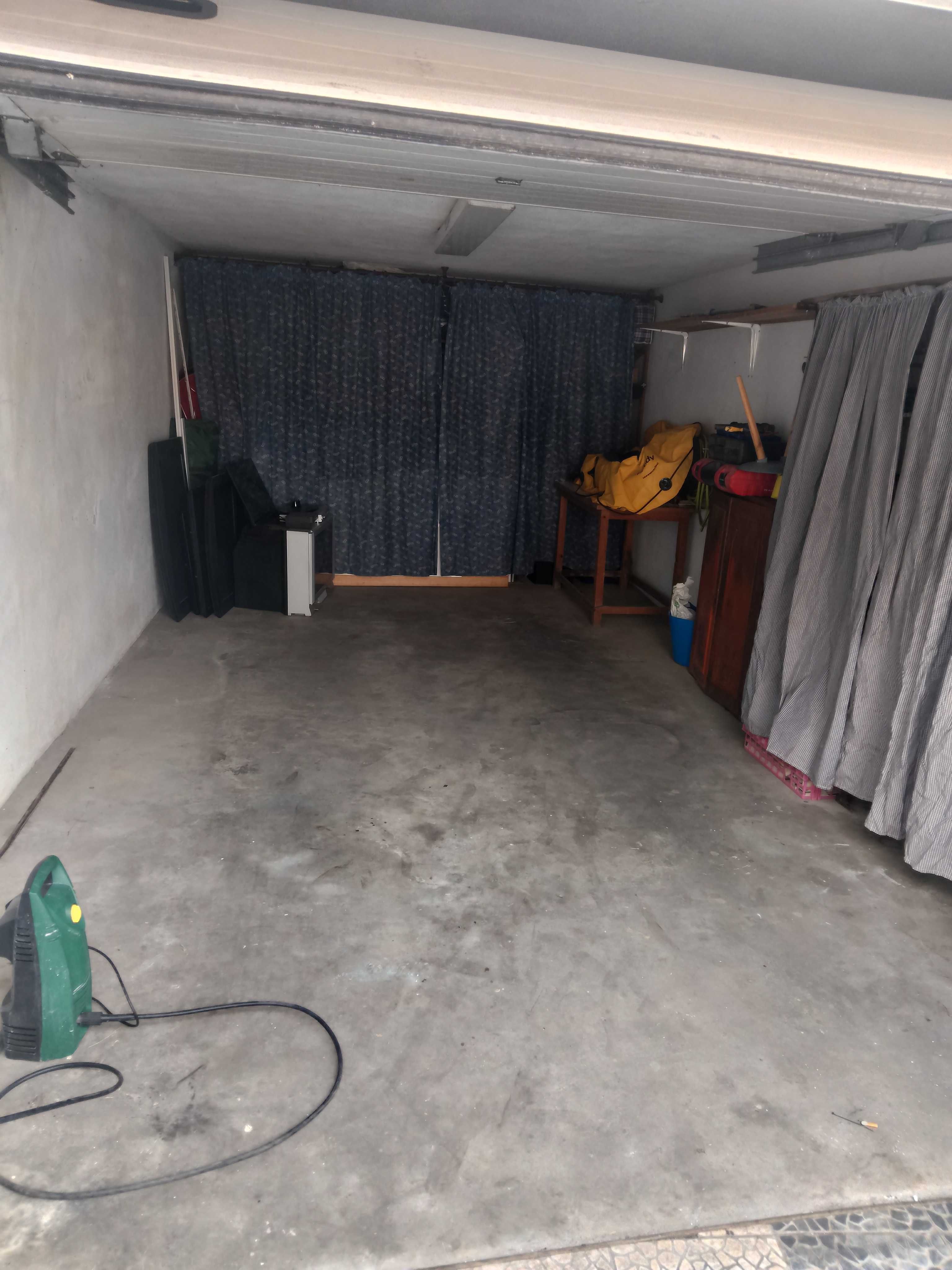 Alugo garagem box