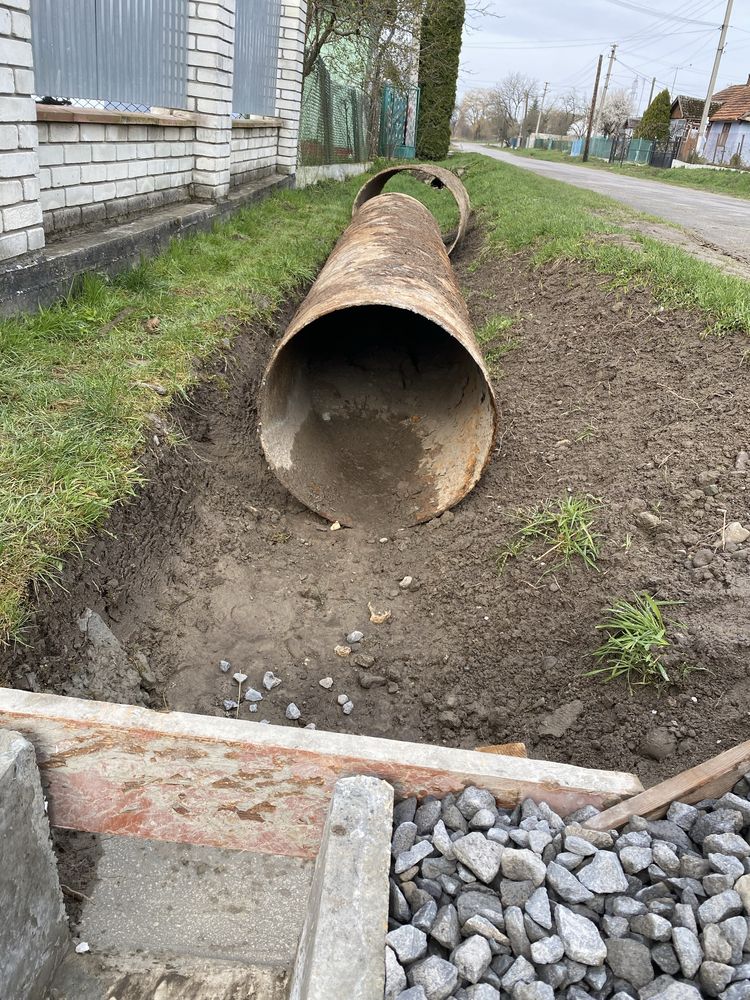 Труба металева на заїзд