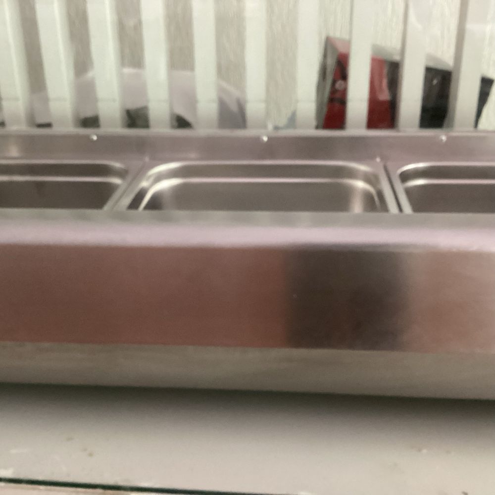 Vitrine com  refrigeração  ( saladette)