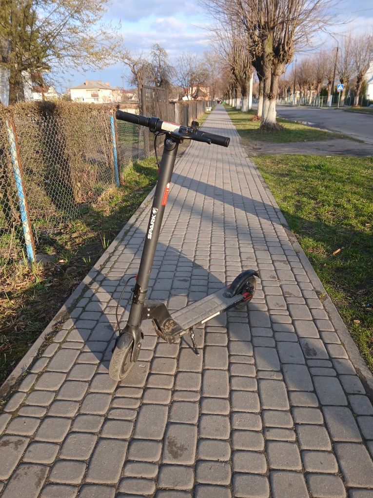Елекросамокат SPARK