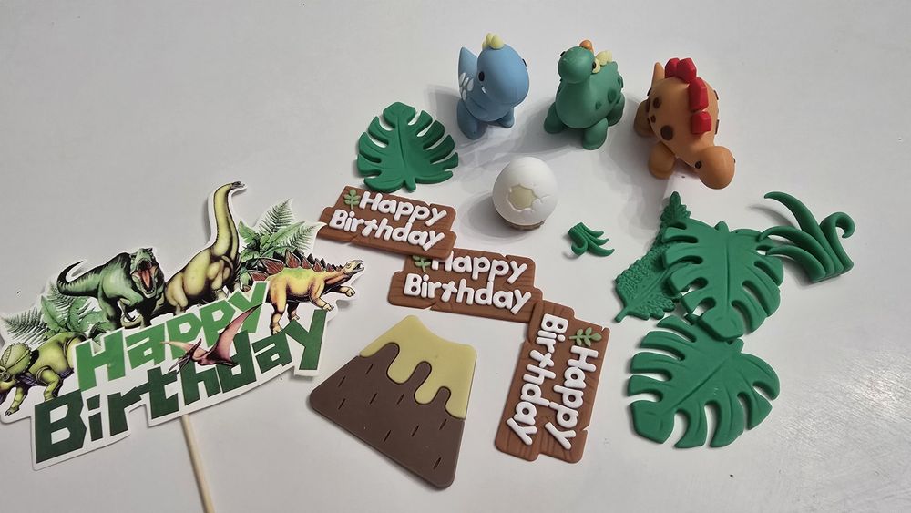 Figurki na tort dinozaur