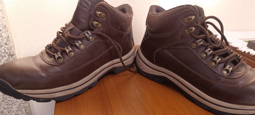 Botas n. 38 castanho