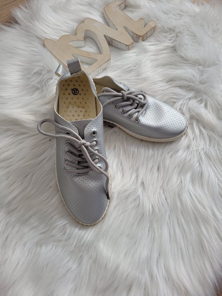 Srebrne adidasy trampki 37