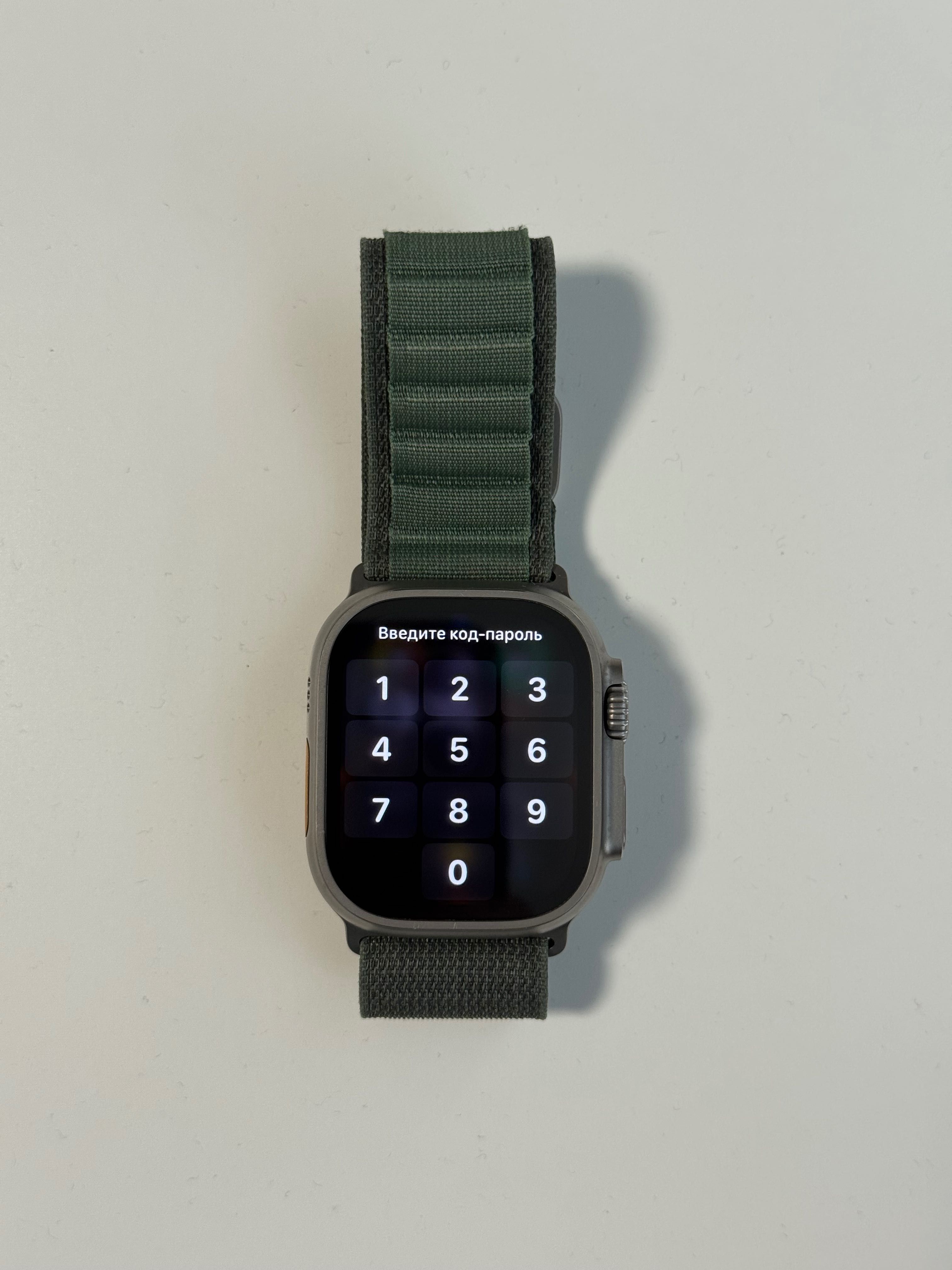 Apple Watch Ultra + Cellular, 49mm Titanium Case/Green Alpine Loop - L