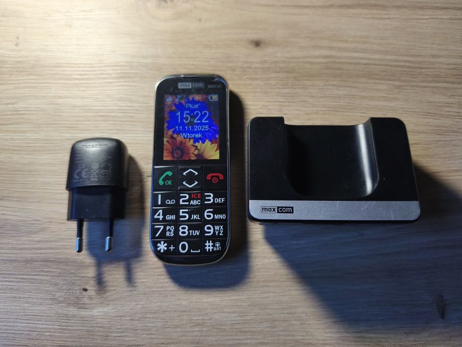 Telefon MaxCom MM720 z stacją dokującą, oryginalną ładowarką i baterią