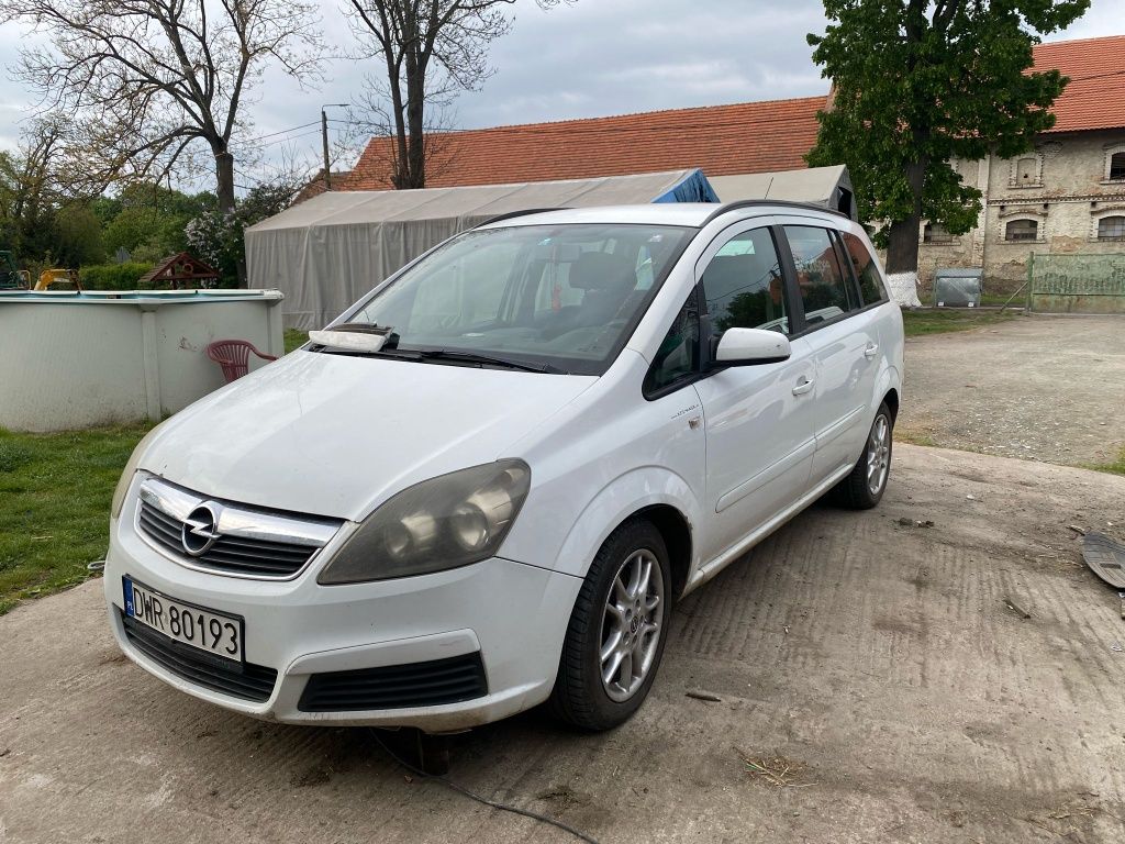 Sprzedam opla Zafira B 1.9cdti 2007r