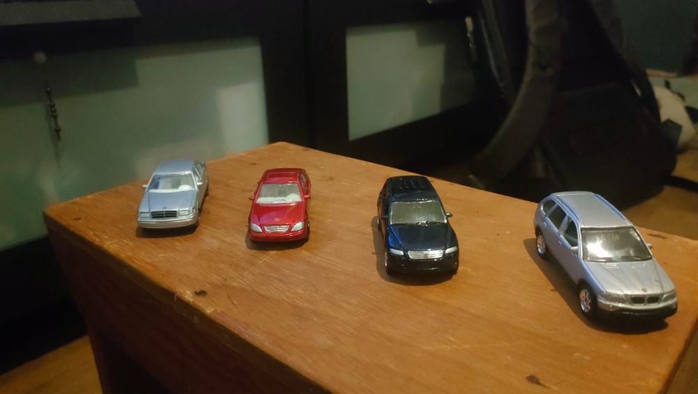 Carros em miniatura de coleçao