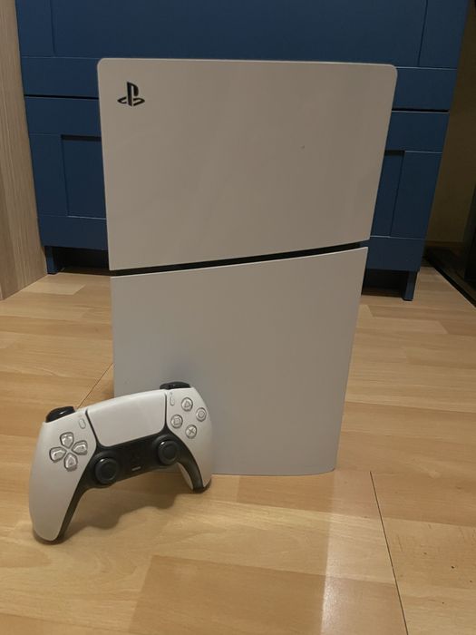 Konsola ps5 slim + stacja ładująca i pad
