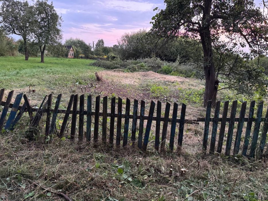 Земельна ділянка з дачним будинком