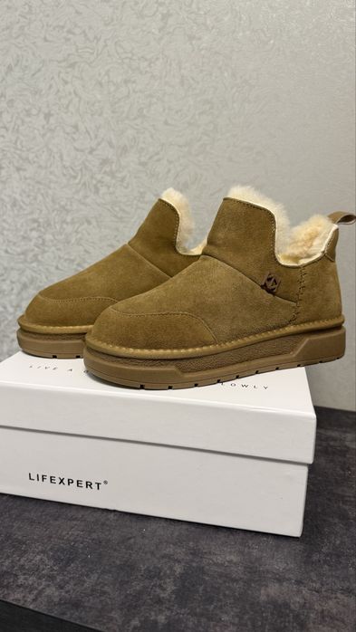 Продам зимові чоботи,угги,нові