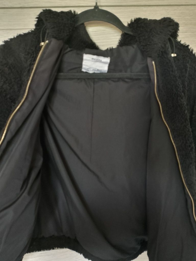 Kurtka czarna z misiem Bershka