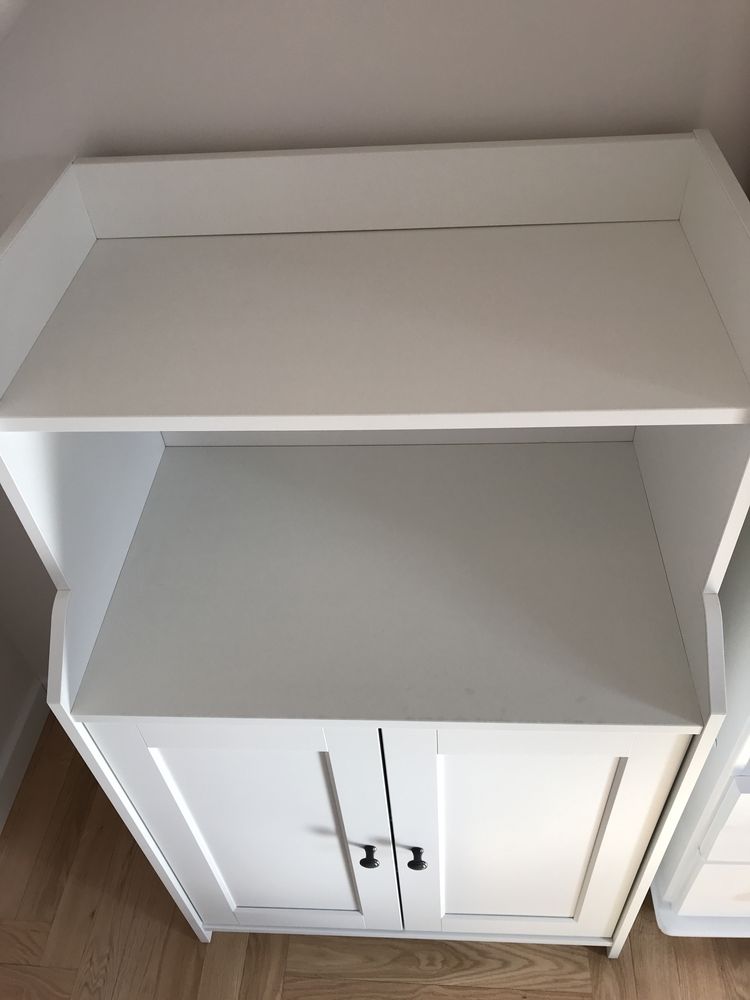 Biała szafka 2-drzwiowa, kredens skandynawski IKEA Hauga, meble