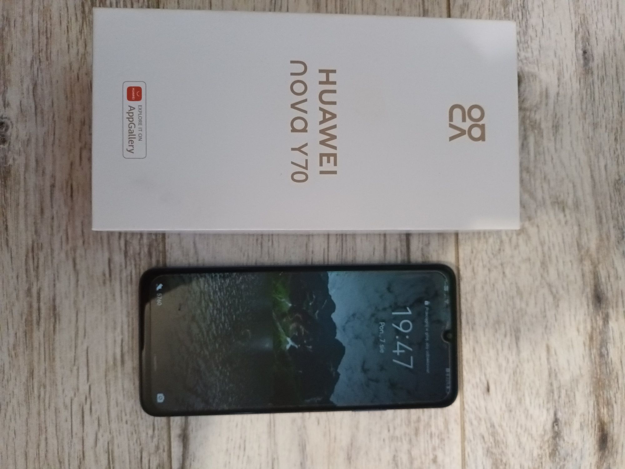 Telefon Huawei nova y70