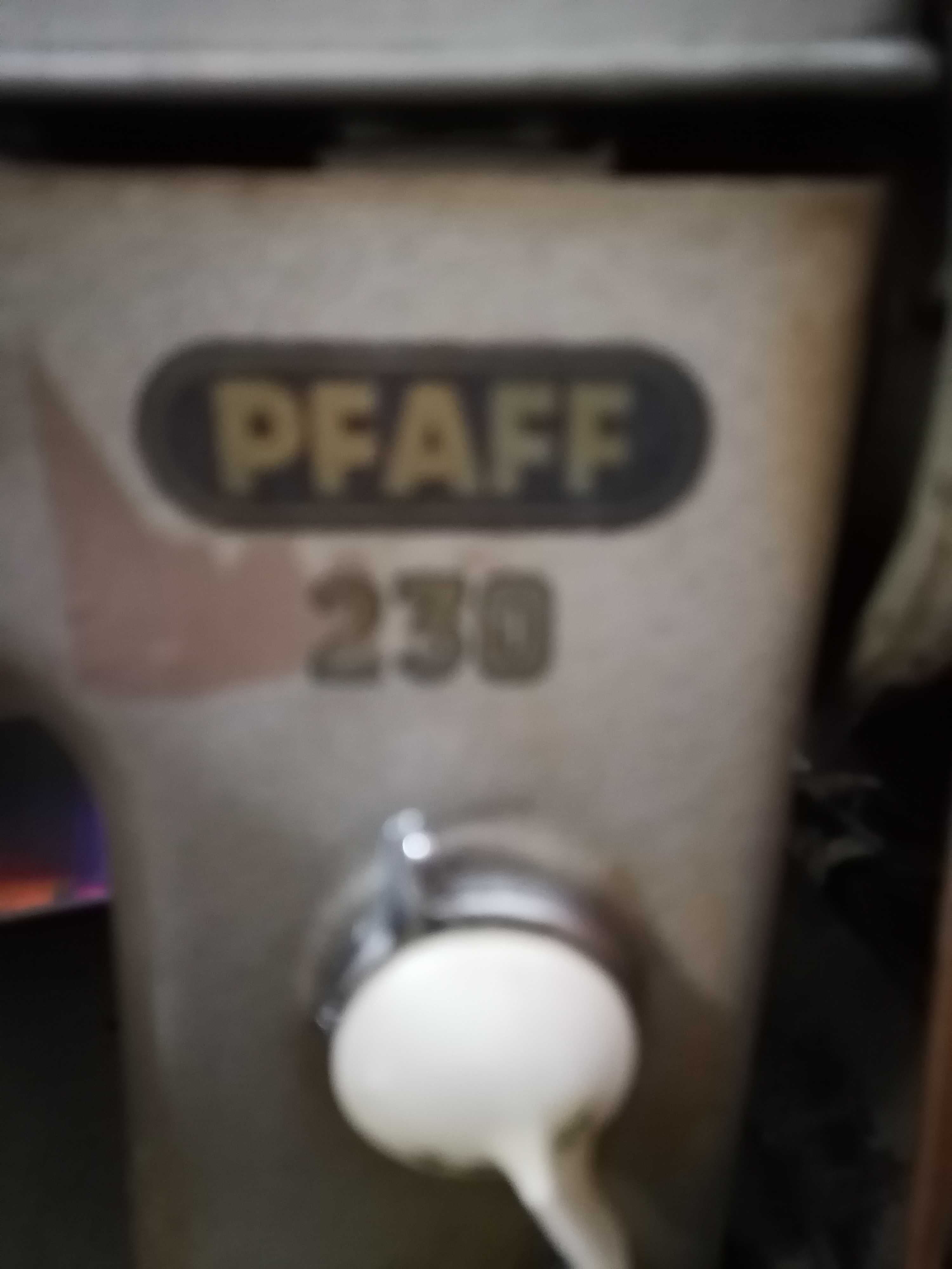 Maquina de costura antiga marca PFAFF 230
