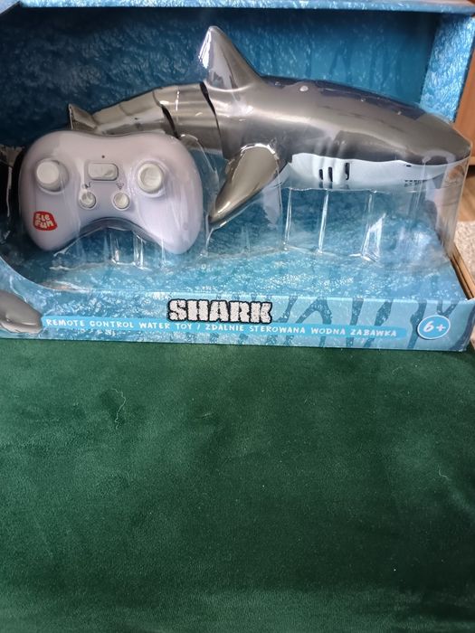 Ele fun rekin do basenu,zdalnie sterowany