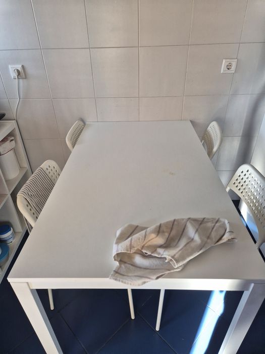 Conjunto mesa e cadeiras ikea