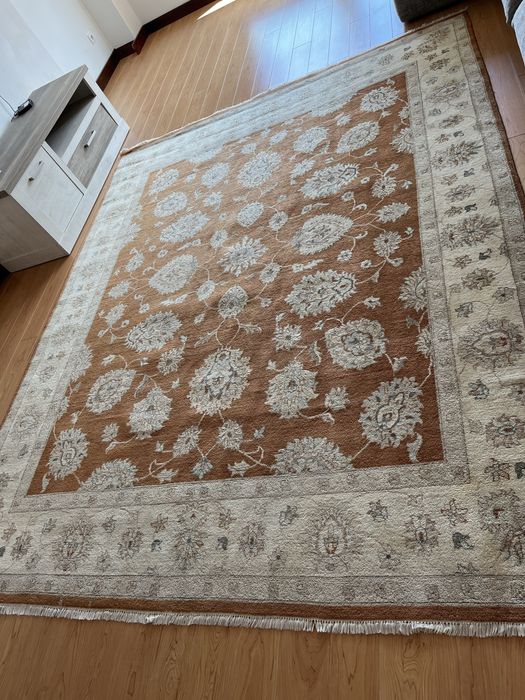 Tapete oriental feito a mao  grandes dimensoes(3,01x2,40)