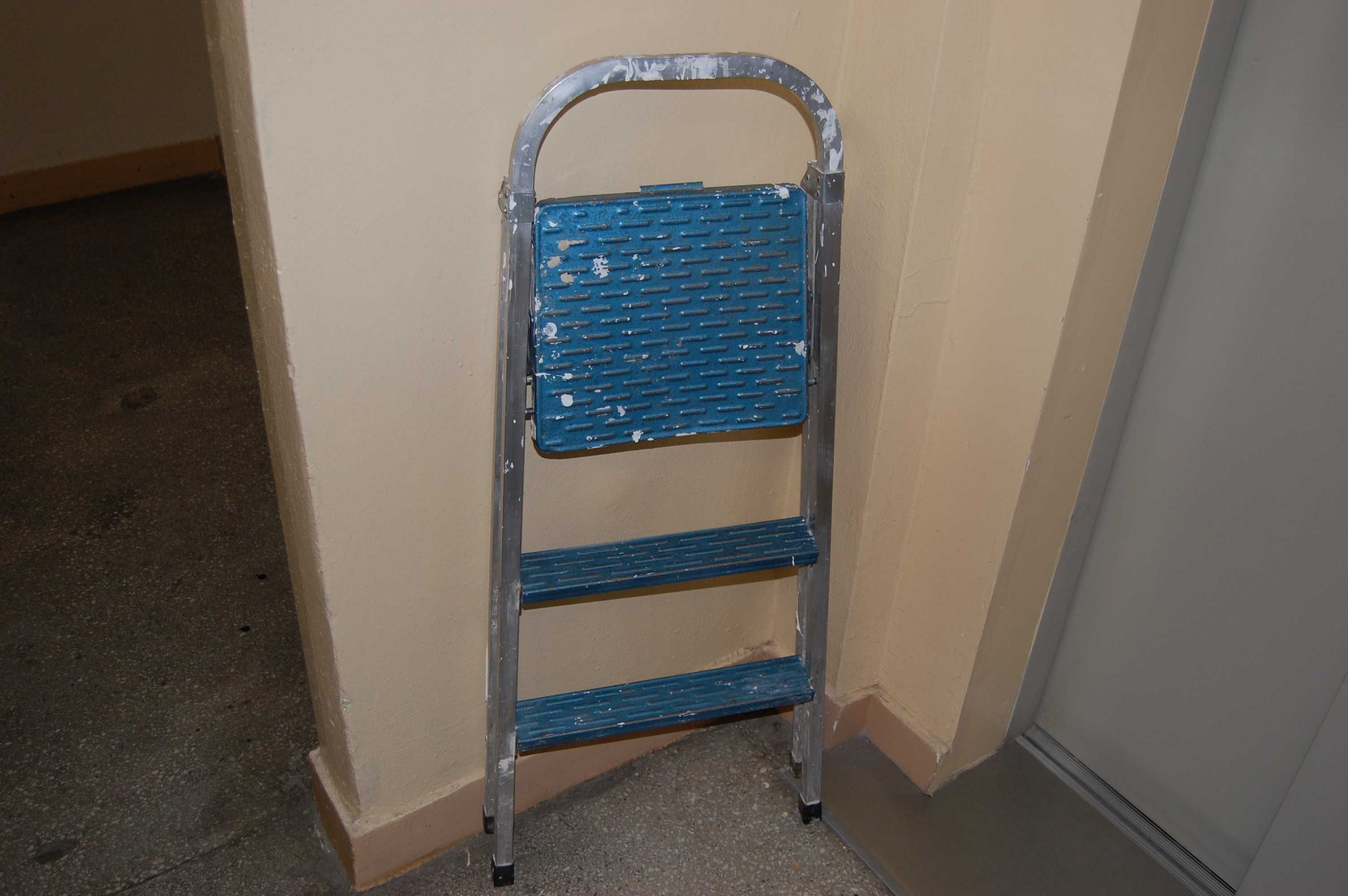 Drabina aluminiowa - 2 stopnie + podest - wys. 67 cm
