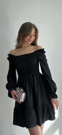Ніжне чорне плаття