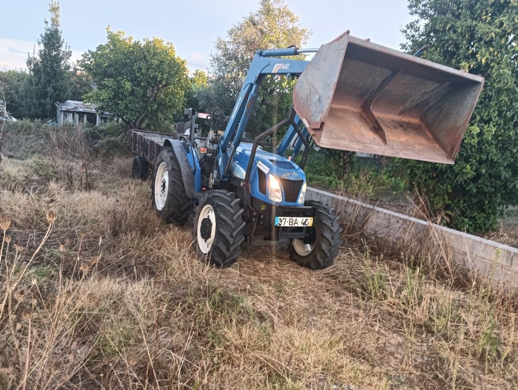 Trator New Holland c/carregador