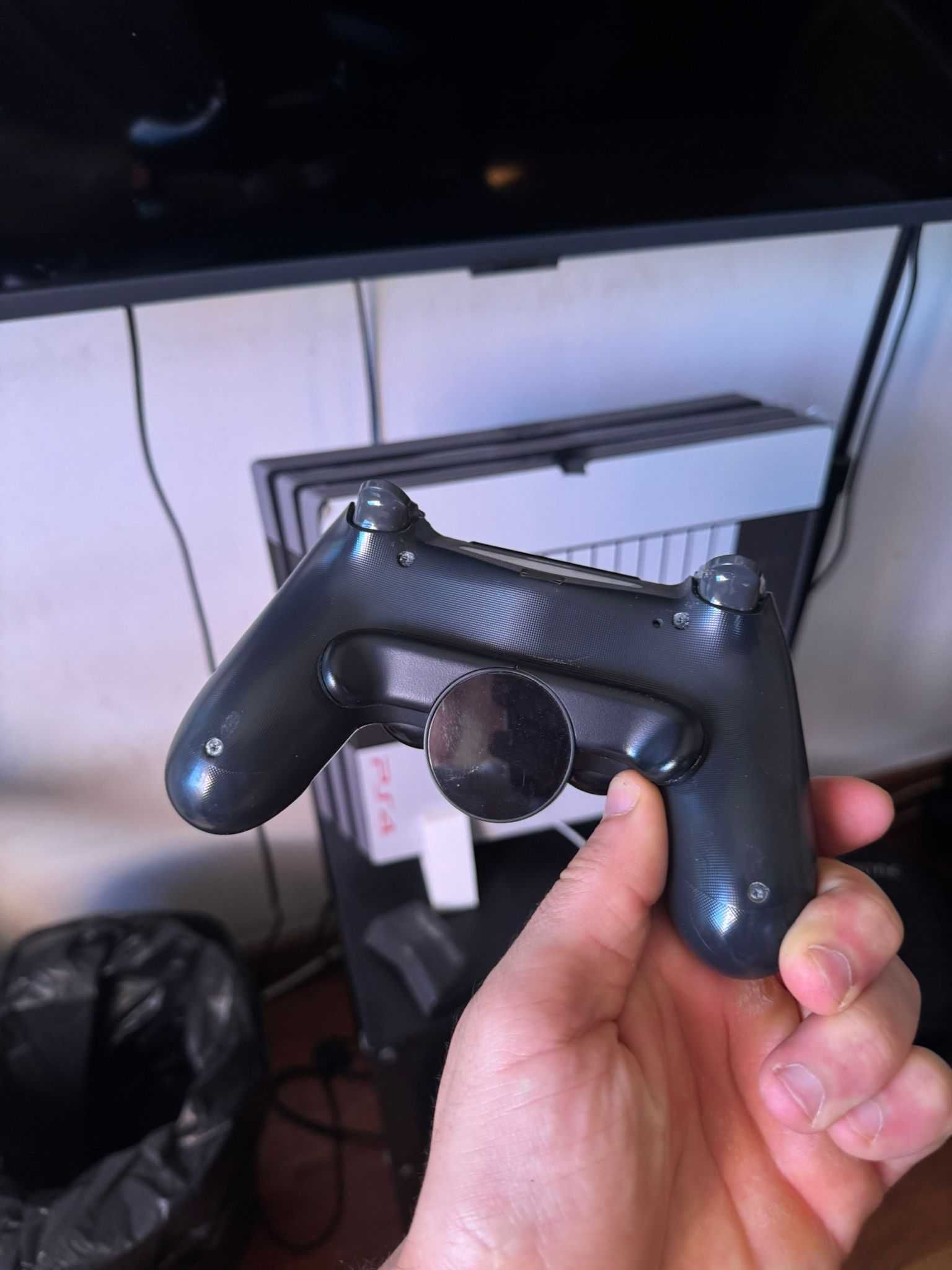 PlayStation 4 - PS4 PRO - 3 Jogos - Muitos acessórios