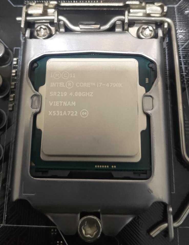 Материнська плата Asus з оперативкою та процесором в ідеальному стані