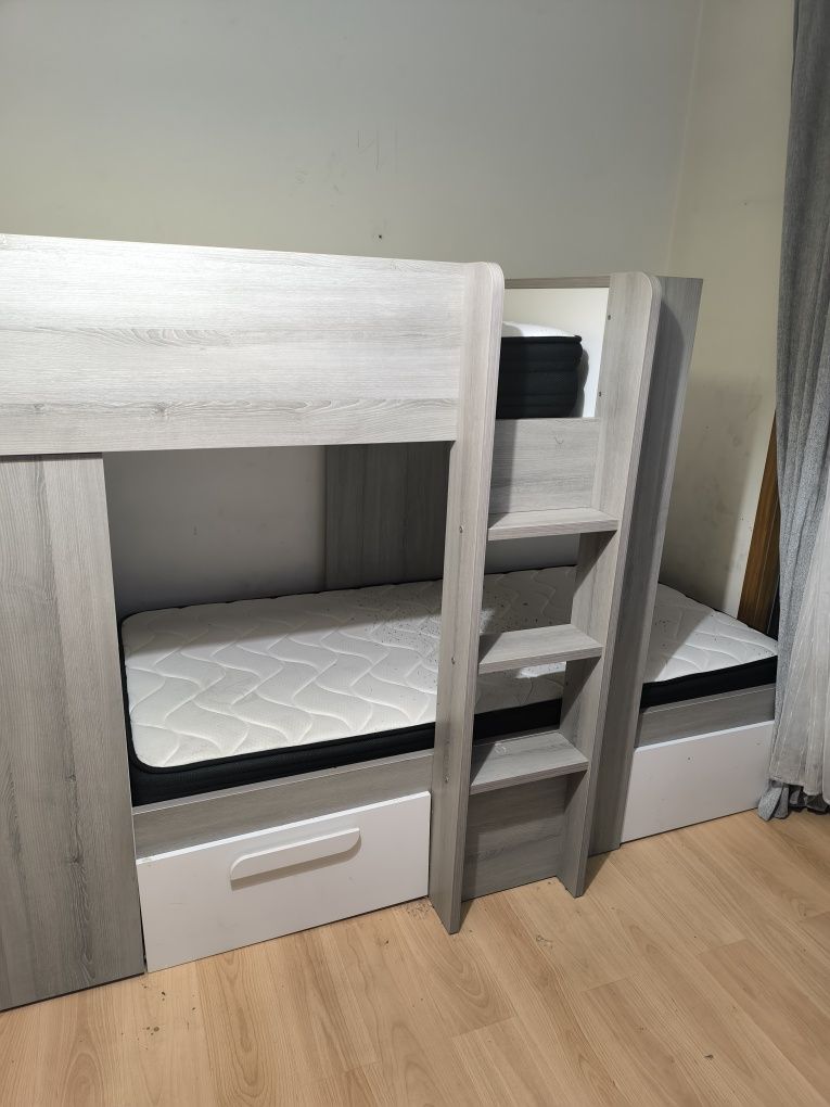 Beliche cama com armário e escadas