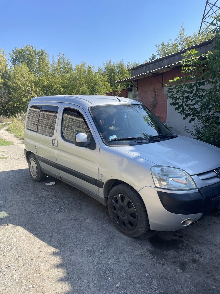 Продам Peugeot Partner 2,0 лизель