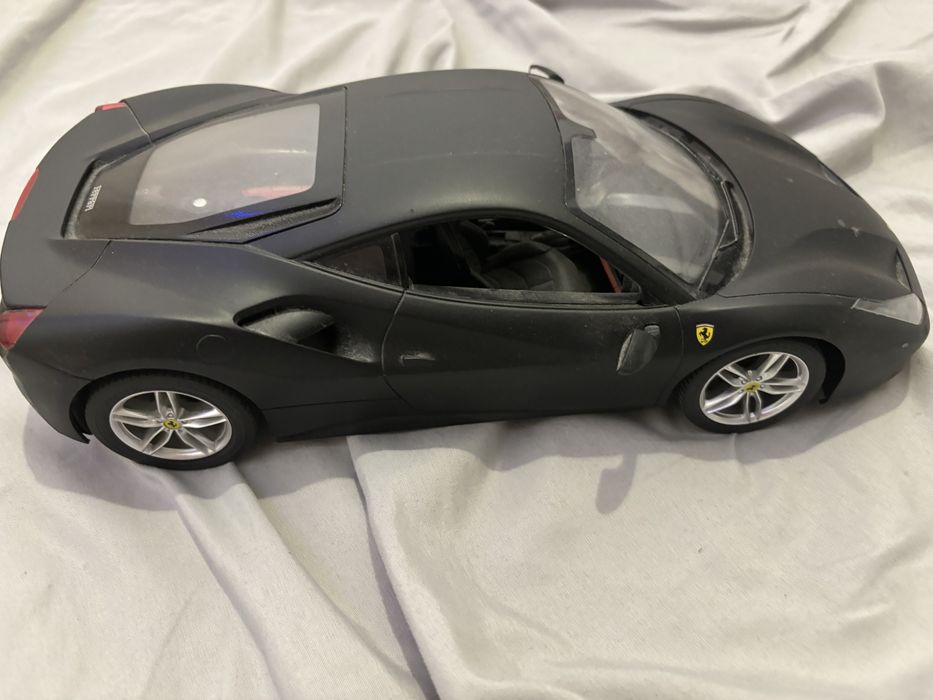 Samochodzik ferrari na pilot