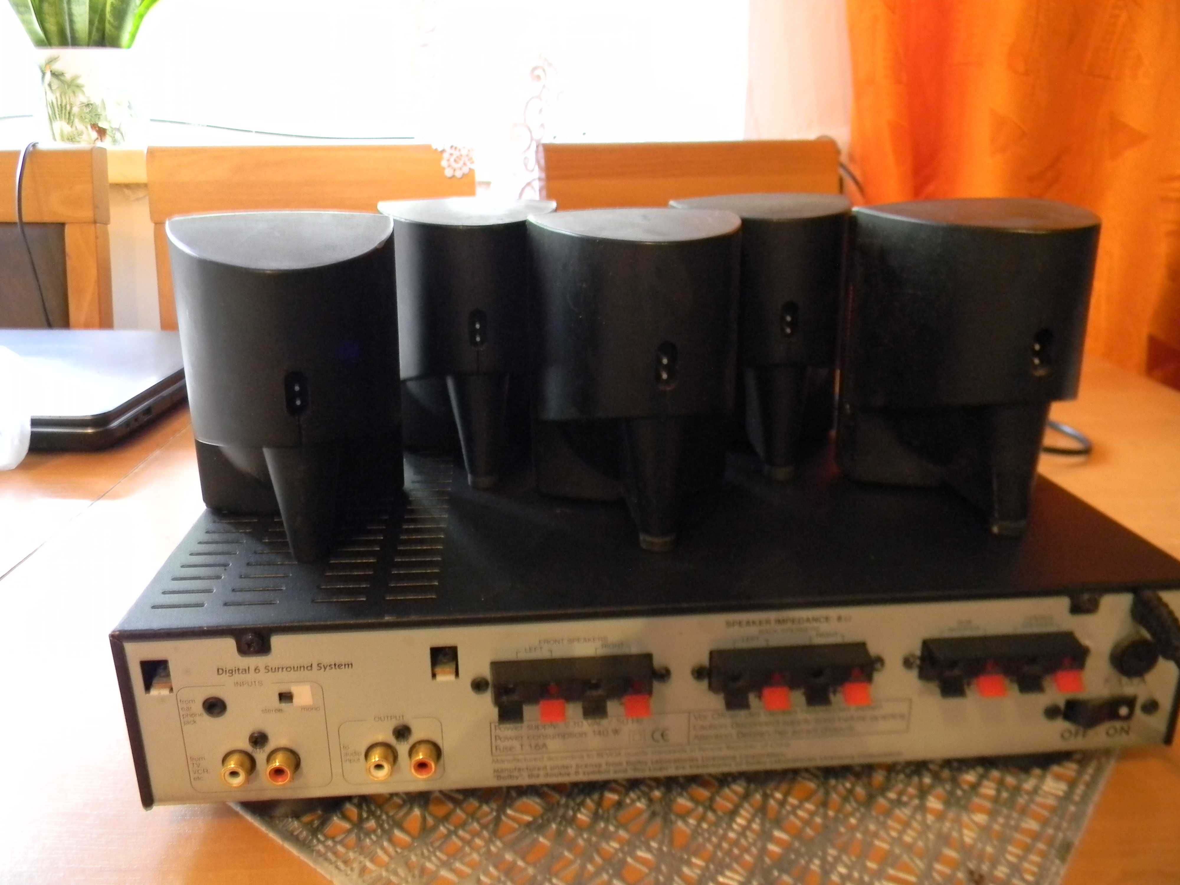 Procesor kina domowego CAMPUS by Revox z głośnikami UBL.
