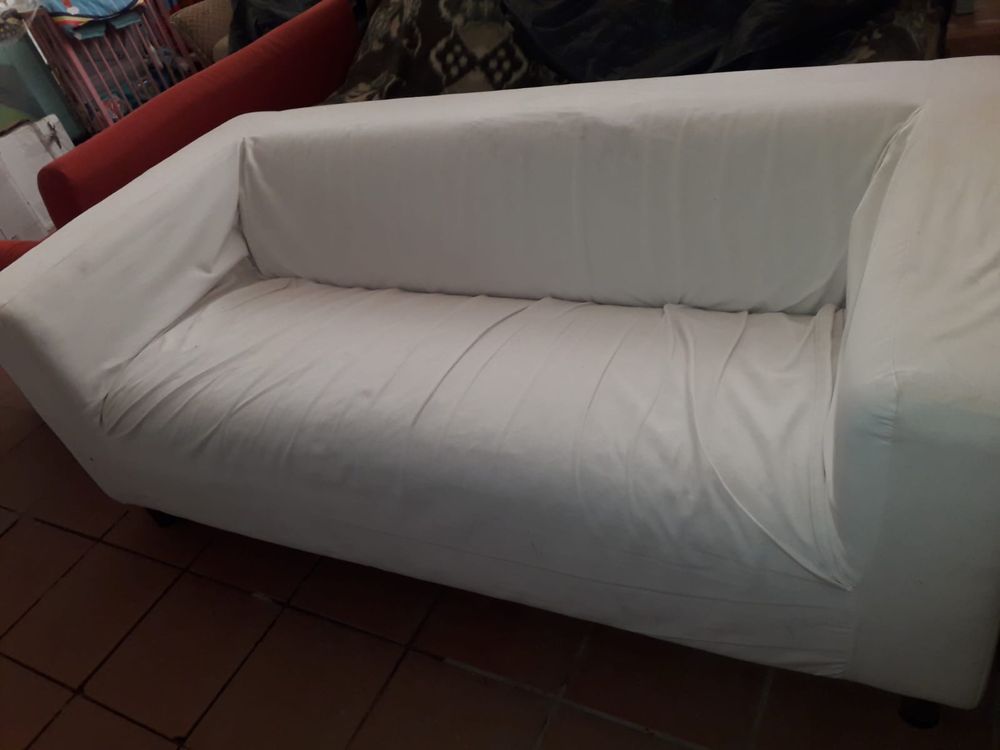 Sofá branco em tecido