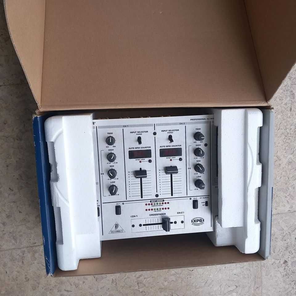 Mesa Mistura - Behringer PRO DJX400 DJ Mixer - 2 canais