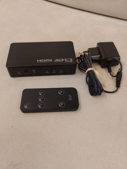 3-портовий комутатор HDMI UHD з дистанційним керуванням